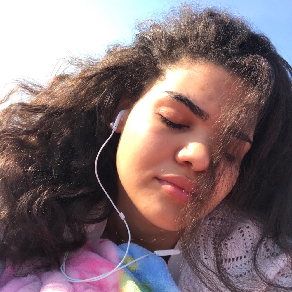 Meet your Posher, Alanis